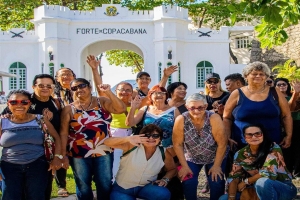Passaporte Cultural leva idosos do grupo de convivência de Barra do Piraí ao Forte de Copacabana, no Rio de Janeiro